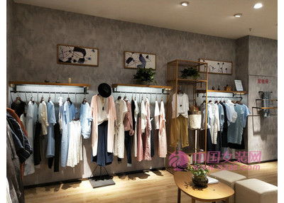 從校園攤位到線上旗艦店 一位女大學(xué)生的服裝創(chuàng)業(yè)之路